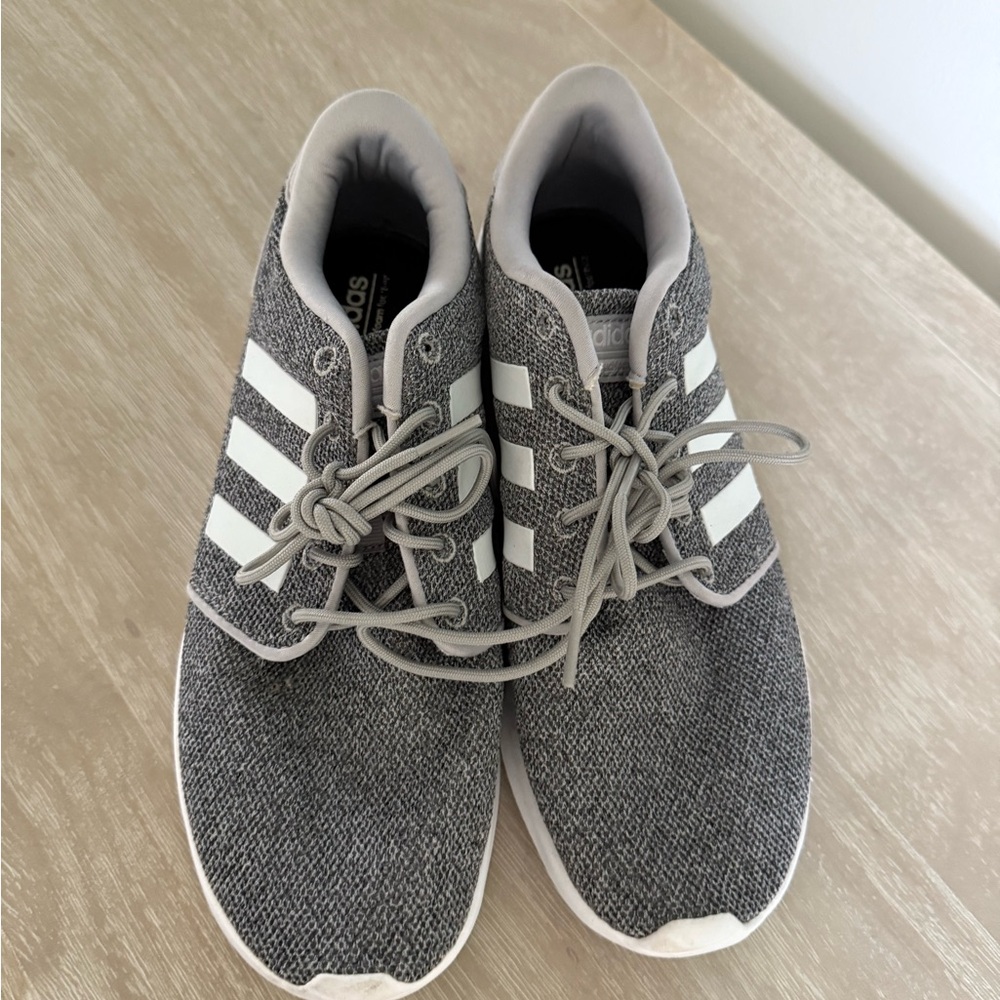 Adidas Sneakers worn a few times in good shape
